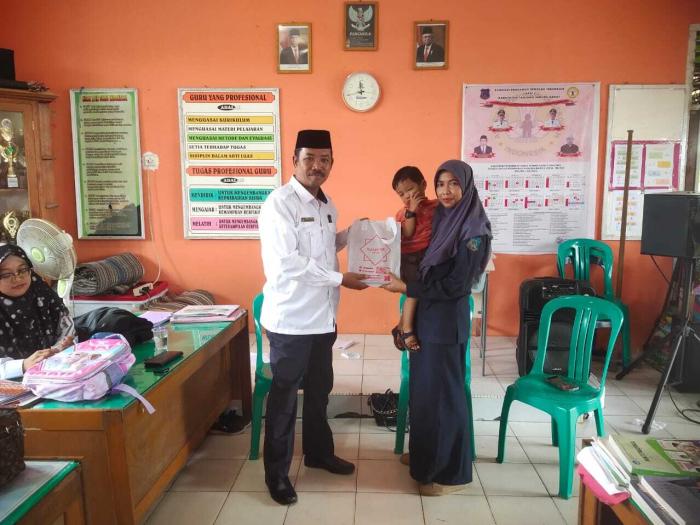 Pelepasan dan Selamat Kepada Guru Bahasa Inggris MTsN 2 Tanjung Jabung Barat Lulus PPPK Pelepasan dan Selamat Kepada Guru Bahasa Inggris MTsN 2 Tanjung Jabung Barat Lulus PPPK