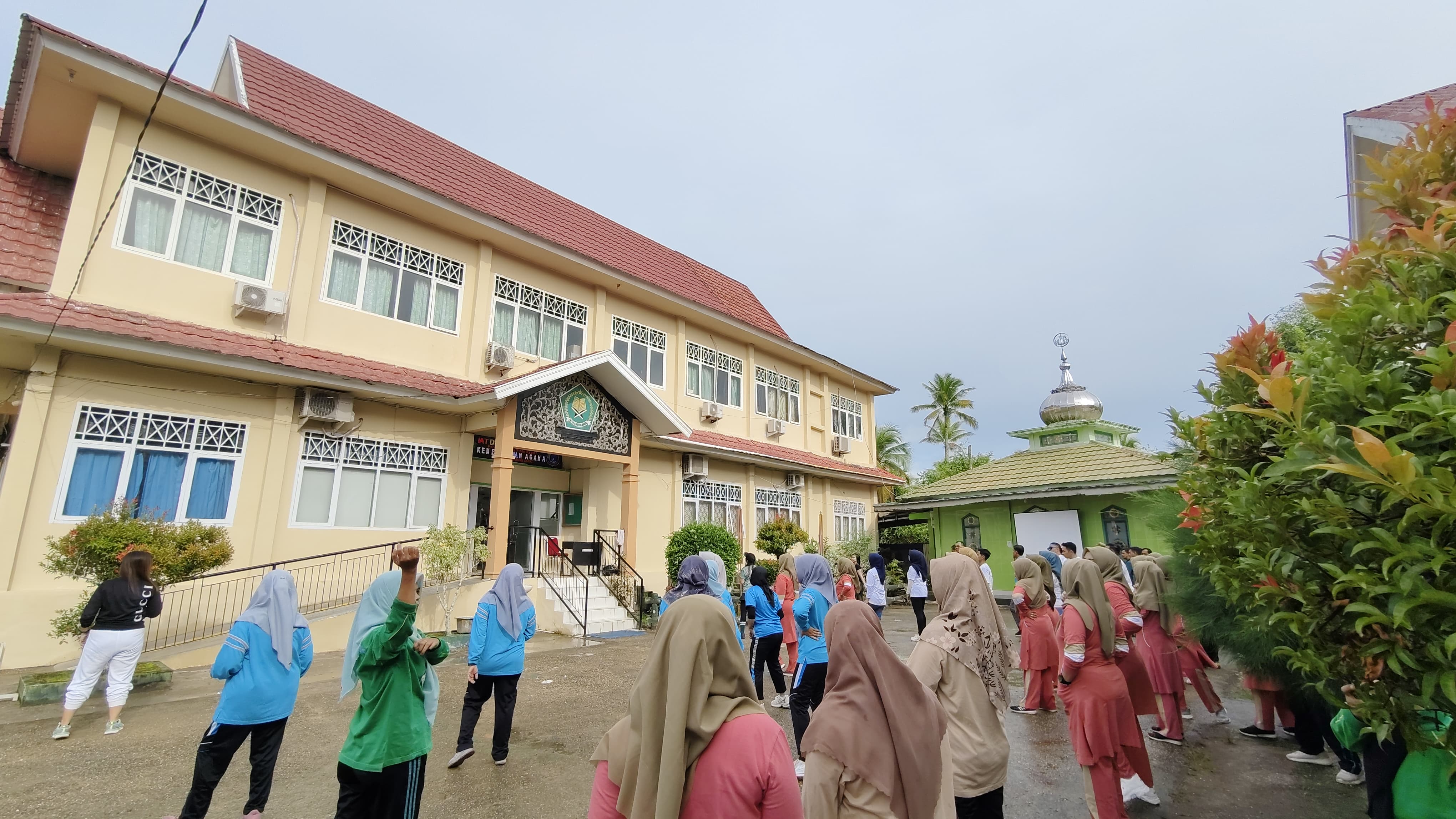 Senam di Kementrian Agama di Tanjung Jabung Barat dalam rangka pembukaan Hari Amal Bakti (HAB) Senam di Kementrian Agama di Tanjung Jabung Barat dalam rangka pembukaan Hari Amal Bakti (HAB)