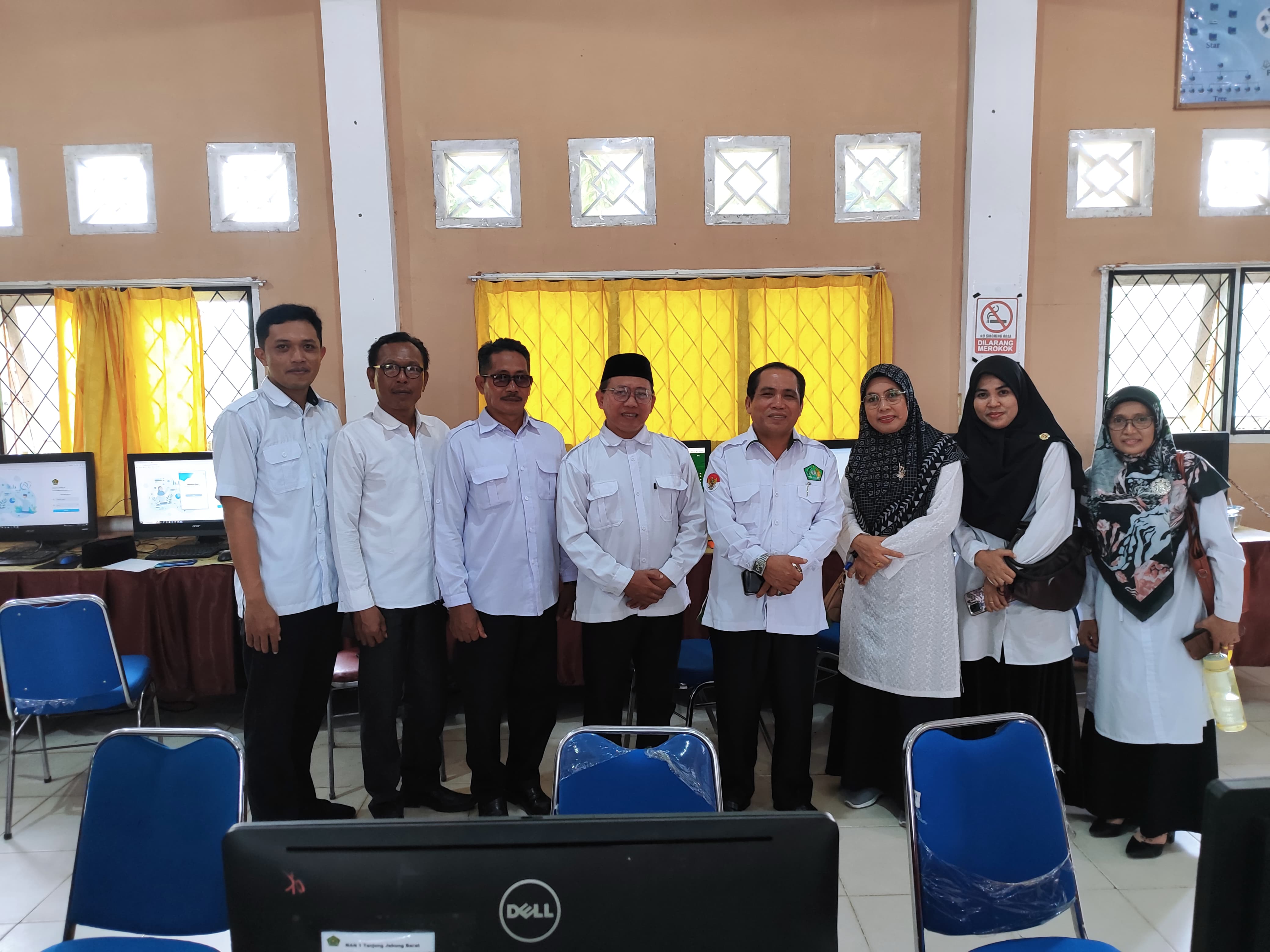 Guru MTsN 2 Tanjung Jabung Barat Mengikuti Asesmen Kompotensi Guru 2024 Guru MTsN 2 Tanjung Jabung Barat Mengikuti Asesmen Kompotensi Guru 2024