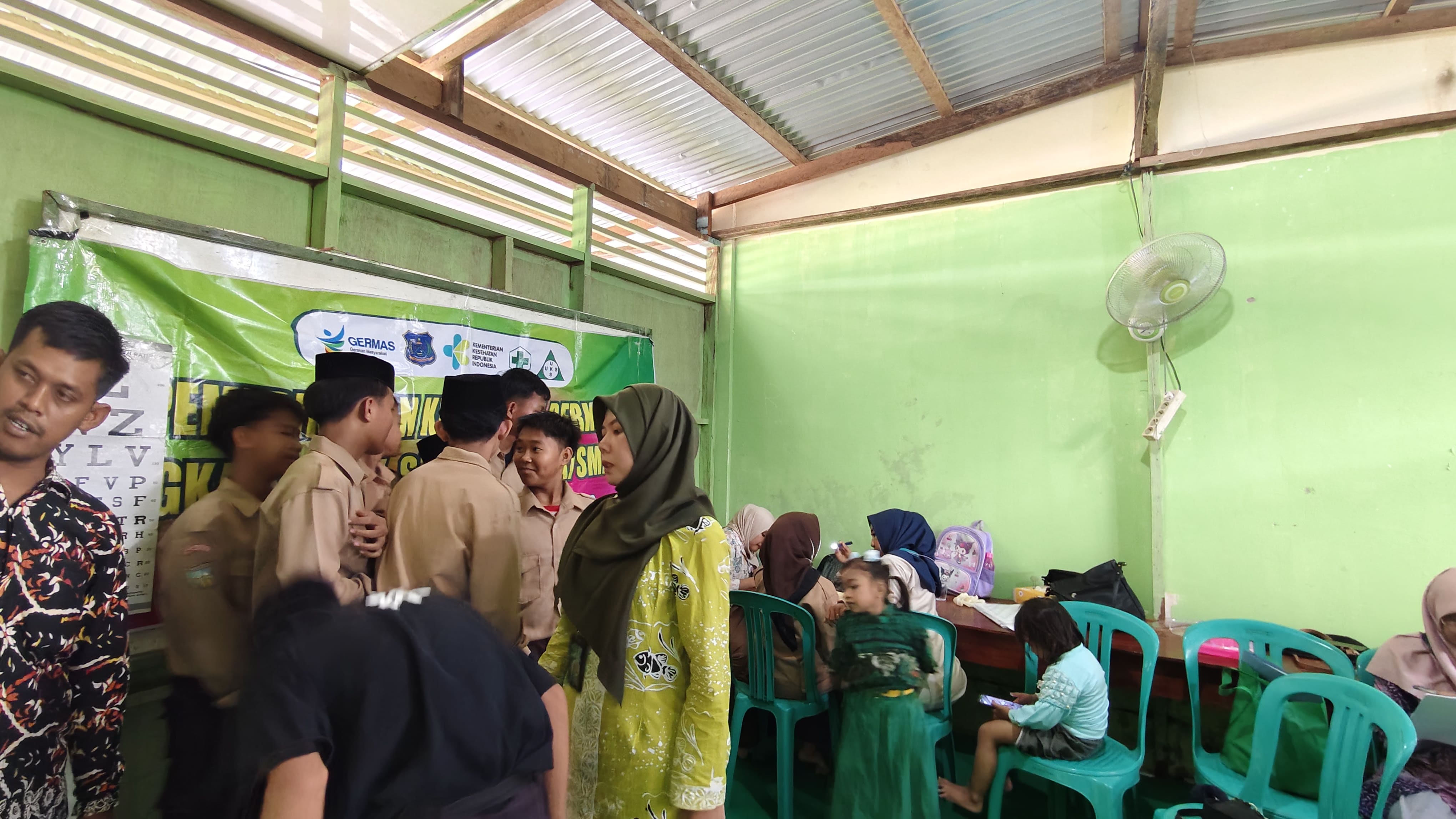 PEMERIKSAAN KESEHATAN BERKALA TINGKAT SD/MI, MTS/SMP dan SMA/MA PEMERIKSAAN KESEHATAN BERKALA TINGKAT SD/MI, MTS/SMP dan SMA/MA